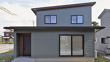 タカノホームの施工事例「羽目板張りの下がり天井が印象的な家」の画像