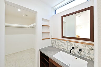 タカノホームの施工事例「一体感を感じるLDKや自分空間でみんなの楽しみあふれる家」の画像6