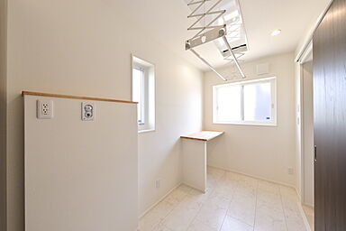 タカノホームの施工事例「家事が楽になる工夫がたくさん詰まったモノトーンインテリアの家」の画像5