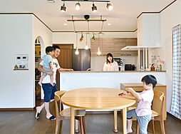 クレバリーホーム湘南店の施工事例「A様邸 たくさんふれあって、たくさん遊べる 2つのリビングがある住まい」の画像