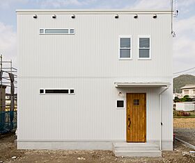 ほっとほーむの施工事例「【漆喰/無垢/造作/姫路】杉の無垢フローリングと漆喰塗り壁の自然派住宅」の画像8
