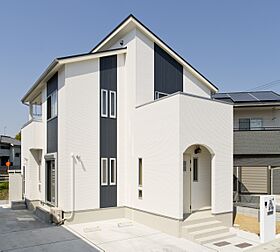 ほっとほーむの施工事例「【無垢/漆喰/造作/姫路/加古川】杉の無垢フローリングと漆喰塗り壁の自然派住宅」の画像2