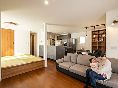 イデキョウホーム株式会社の施工事例「全館空調システムと回遊動線で快適・省エネ・時短を実現!」の画像