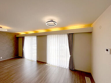 イデキョウホーム株式会社の施工事例「子どもに目が届く開放的なリビングと全館空調で一年中快適な暮らし」の画像2