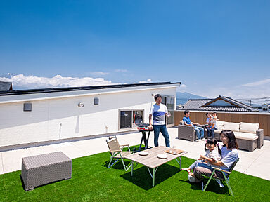 イデキョウホーム株式会社の施工事例「屋上庭園+全館空調で健やかな二世帯エコライフを実現」の画像1