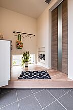 シンプルモダンスタイルの玄関 イデキョウホーム株式会社の事例画像