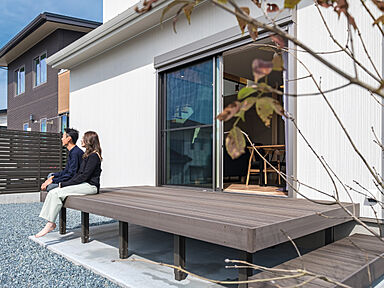 イデキョウホーム株式会社の施工事例「夫婦で料理も、テレワークも、全館空調の家でおうち時間を満喫中」の画像