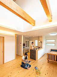 イデキョウホーム株式会社の施工事例「身体と家計にやさしい全館空調と「富士ヒノキ」の家」の画像