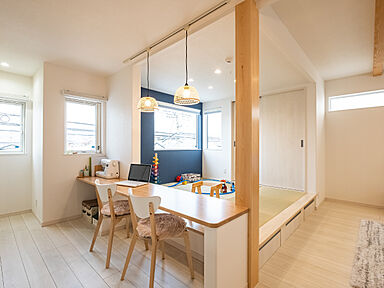 イデキョウホーム株式会社の施工事例「子どもと一緒に思い出を作る屋上のある2階リビングの家」の画像6