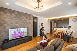 イデキョウホーム株式会社の施工事例「家族がのびのび暮らせる、無垢の床と光あふれるリビングの家」の画像