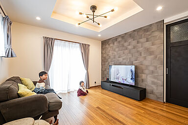 イデキョウホーム株式会社の施工事例「家族がのびのび暮らせる、無垢の床と光あふれるリビングの家」の画像2