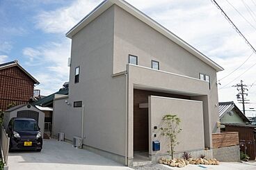 デザインセンターオワリヤの施工事例「海外風の住宅」の画像