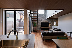 東亜ハウス株式会社の施工事例「LDKにはテラスも完備。友人を招いてホームパーティができる家」の画像