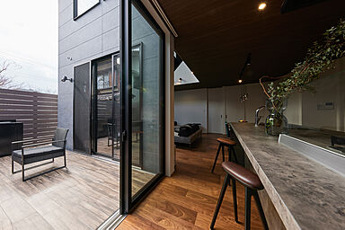 東亜ハウス株式会社の施工事例「LDKにはテラスも完備。友人を集めてホームパーティーができる家」の画像5