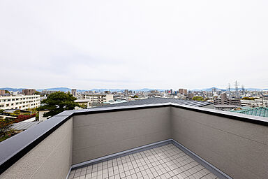 東亜ハウス株式会社の施工事例「空とつながる、スカイバルコニーのある家」の画像8