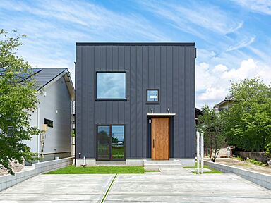 JOIN US HOME (ジョイナスホーム)の施工事例「【稲沢市/吹き抜け/土間/ペット】吹き抜け天井の土間と繋がるLDK」の画像