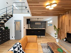 JOIN US HOME (ジョイナスホーム)の施工事例「【あま市/カフェ風/趣味空間/ガレージ】カフェの雰囲気感じる落ち着いた家」の画像1