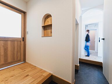 JOIN US HOME (ジョイナスホーム)の施工事例「【大治町/ガレージ/書斎/趣味空間】ガレージと書斎のあるモダンな家」の画像6