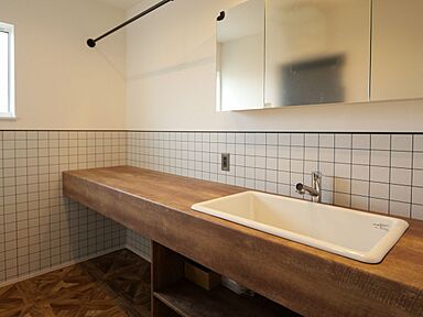 JOIN US HOME (ジョイナスホーム)の施工事例「【多治見市/屋上/吹き抜け鉄骨階段/開放感】屋上と植物とダンスと暮らす家」の画像4