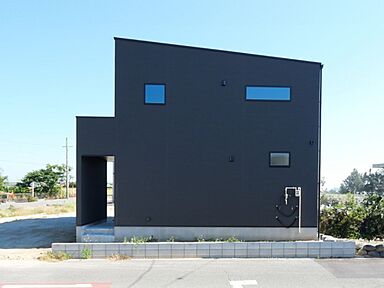 JOIN US HOME (ジョイナスホーム)の施工事例「【木曽岬町/ホテルライク/重厚感】白基調の広々LDKで、上質で明るい毎日を」の画像1