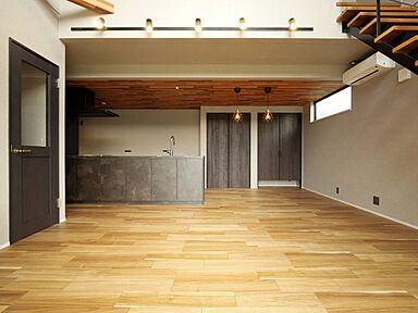 JOIN US HOME (ジョイナスホーム)の施工事例「【一宮市/ガレージ/開放感/吹き抜け】愛車と暮らす大人のガレージハウス」の画像1