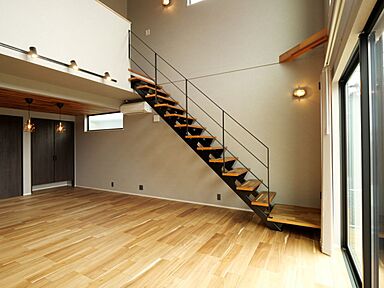 JOIN US HOME (ジョイナスホーム)の施工事例「【一宮市/ガレージ/開放感/吹き抜け】愛車と暮らす大人のガレージハウス」の画像5