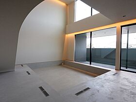 JOIN US HOME (ジョイナスホーム)の施工事例「【蟹江町/ホテルライク/吹抜け】クワイエット・ラグジュアリーな59坪の家」の画像2