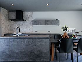 JOIN US HOME (ジョイナスホーム)の施工事例「【弥富市/ガレージ/ホテルライク/重厚感】開放感あるインナーガレージ住宅」の画像2