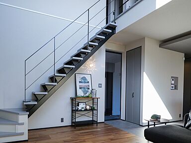 JOIN US HOME (ジョイナスホーム)の施工事例「【弥富市/ガレージ/ホテルライク/重厚感】開放感あるインナーガレージ住宅」の画像9