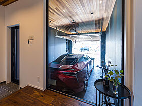 REGALO建築設計の施工事例「【インナーガレージ/高気密高断熱/4LDK】ガレージのあるラグジュアリーな家」の画像1