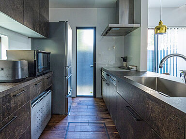 REGALO建築設計の施工事例「【インナーガレージ/高気密高断熱/4LDK】ガレージのあるラグジュアリーな家」の画像3