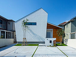 REGALO建築設計の施工事例「【高気密高断熱/2LDK】木と石を表現。子ども達がのびのび遊べる中庭がある家」の画像