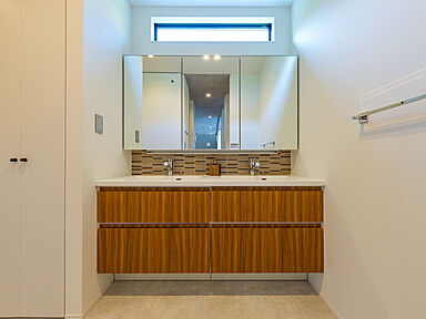 REGALO建築設計の施工事例「【高気密高断熱/2LDK】木と石を表現。子ども達がのびのび遊べる中庭がある家」の画像4