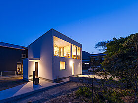 REGALO建築設計の施工事例「【高気密高断熱/3LDK+書斎】海を望む家」のメイン画像