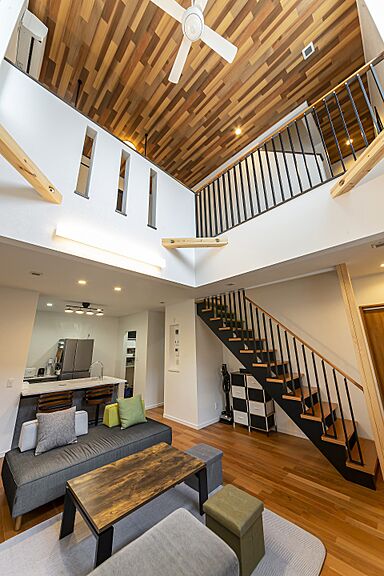 大東住宅株式会社の施工事例「開放感と木の香りに癒されるLDK 敷地以上に広く感じる工夫に注目」の画像1