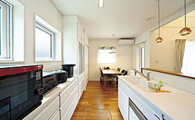 大東住宅株式会社の施工事例「ナチュラルな色合いの箱型の家。爽やかな風を感じる住み心地」の画像3