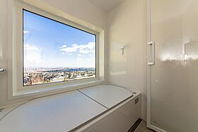 大東住宅株式会社の施工事例「ひのきの無垢床でお子さんたちがゴロリ!開放的な空間でリモートワークも捗るお家」の画像8