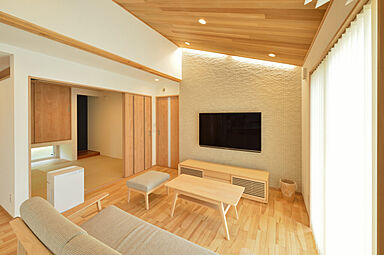 家'Sハセガワ株式会社の施工事例「結ぶ家【上越市・自然素材・木の家・タイルの家・勾配天井・間接照明】」の画像