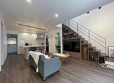 家'Sハセガワ株式会社の施工事例「○○ギャラリー【上越市・オシャレな階段・アイランドテーブル・家事楽】」の画像