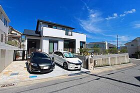 徳栄建設株式会社の施工事例「ワンちゃん達ものびのび遊べる、開放感にあふれる家」のメイン画像