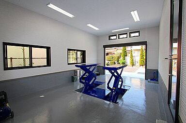 徳栄建設株式会社の施工事例「リフト付きビルトインガレージがある家」の画像1