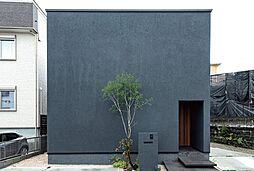 株式会社アイ工務店 札幌西支店の施工事例「大窓と美しい階段をシンボルに、 内と外のギャップを楽しむ家」の画像