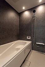 シンプルモダンスタイルの浴室 マコトホーム株式会社の事例画像