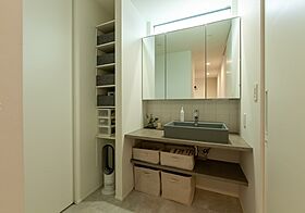 マコトホーム株式会社の施工事例「木のぬくもりと自然の光を感じる家」の画像7