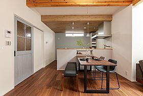 マコトホーム株式会社の施工事例「吹抜けのあるリビングがここちよい家」の画像4