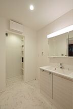 シンプルモダンスタイルの洗面所 マコトホーム株式会社の事例画像