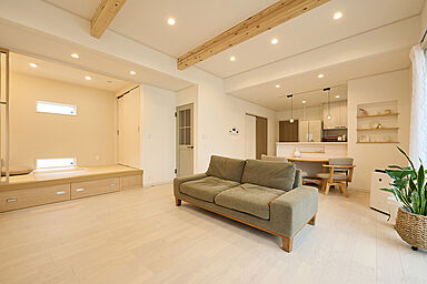 ALL・IN株式会社の施工事例「巧みに木を用いたシンプルな白い家」の画像1