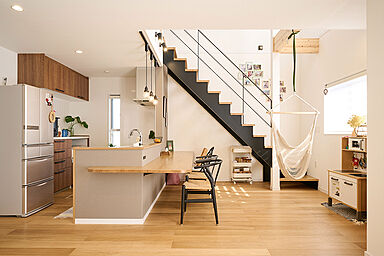 ALL・IN株式会社の施工事例「吹き抜けとハンモックの明るい家」の画像1