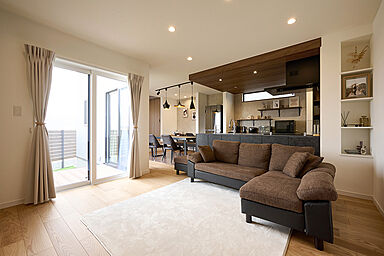 ALL・IN株式会社の施工事例「洗練されたキッチンが主役の家」の画像2