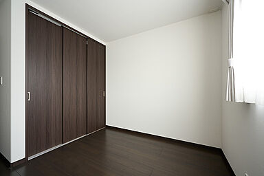 ALL・IN株式会社の施工事例「グレーで統一された広々LDKの家」の画像9